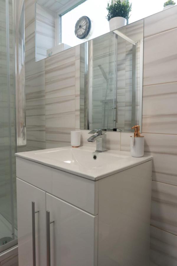 Gorgeous Ground Floor Apartment + Free Parking Манчестер Экстерьер фото